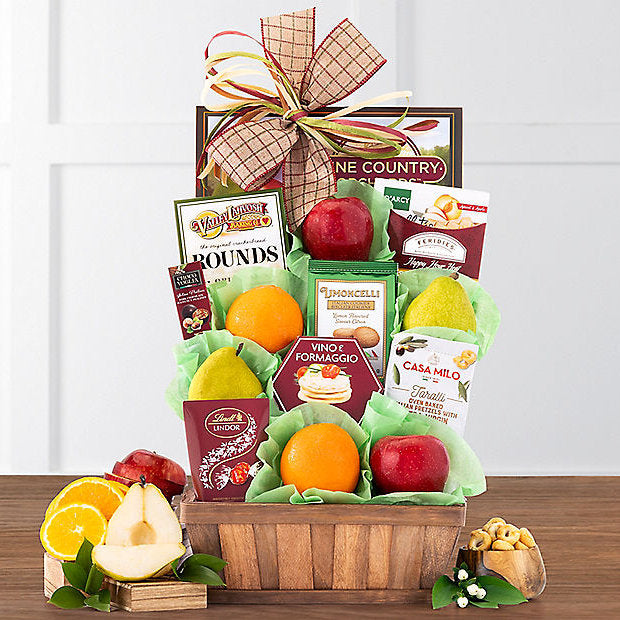 Fruit & More: Gourmet Gift Basket